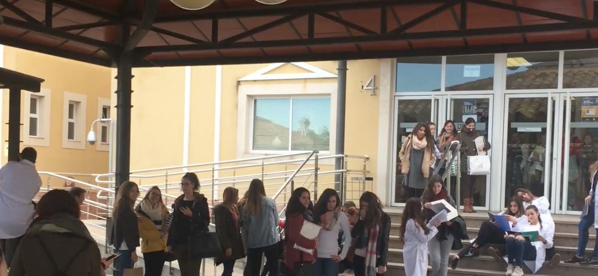 UCAM's tweet photo. Os presentamos el espectacular #MannequinChallenge de la @UCAM con más de mil participantes y recorriendo el campus.
https://t.co/4GSPV5odJG https://t.co/Bbvdx0r8vr