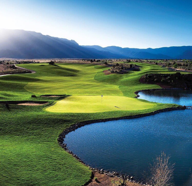 BirdieGolfApp's tweet photo. TGIF 🙌🏻🙌🏻🙌🏻 #fresh #golf #landscape #instagolf #instaphoto lovely 📸 by @GolfweekMag https://t.co/qV2fpuA4nN