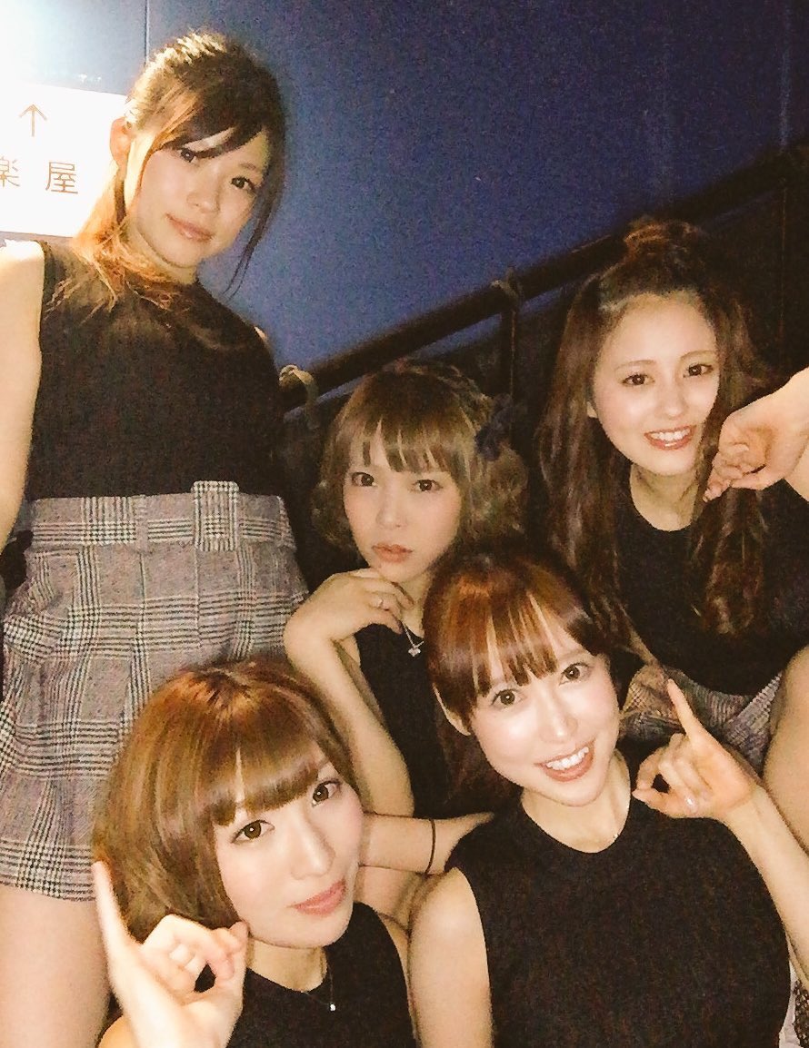 2 pic. おつかれさまです♡初台ライブ無事終えました。マシュマロ3D＋さんの人気ぶりを目の当たりにした日でした。とっても楽しかったです♡ファンの皆さんスタッフの皆さんありがとうございました。来年もマシュマロ3D＋、PINKEY共々宜しくお願いします💏💋 #マシュマロ3D＋ #PINKEY https://t.co/GKCbcPQ1oS