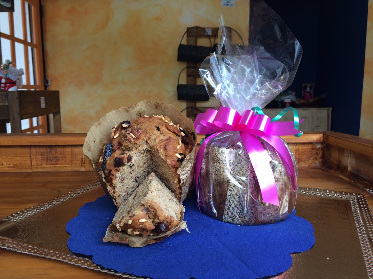 atelierpanader1's tweet photo. Tenemos listo para nuestra distinguida clientela panettone ,
o pan de pascua #gastronomia #pty507 #blackfriday #panettone https://t.co/6MAnjoAmQp