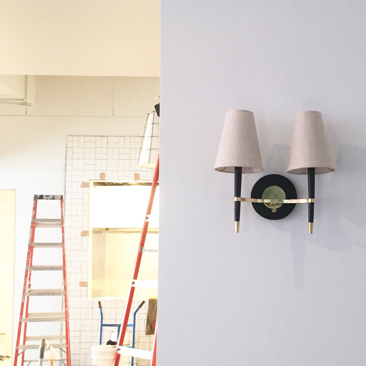 Designs_AV's tweet image. Lighting sneak peek @eatforeign! #AVDesigns #CountdownToOpening #YYC #InteriorDesign #FinishingTouches #Design #CommercialDesign