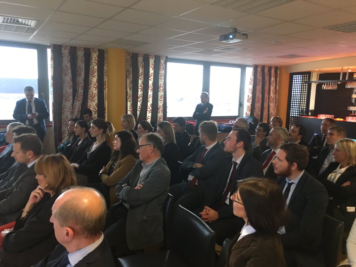 Cérémonie de clôture de la première promotion perspective agences. Avec la Cci de DIJON. #axa # région Nord-Est.