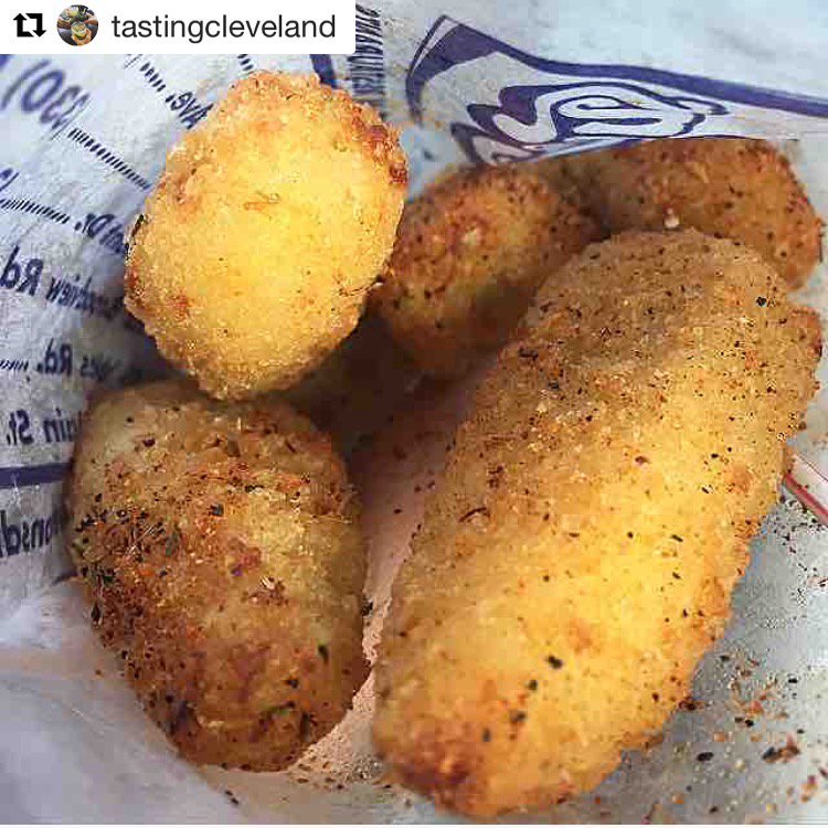SwensonsDriveIn's tweet photo. Don't forget about the crispy extras! #Swensons #PotatoTeezers #FastFoodLegend #BlackFriday #Swenatic #Repost https://t.co/07Cb9Ej5vd