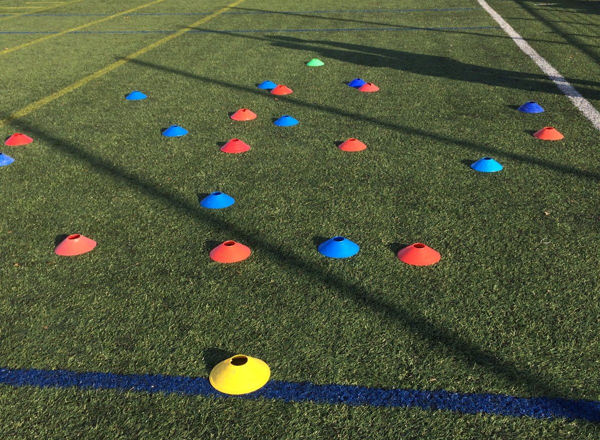 3-5-2 defending. Logical starting point 'Zona Mista' Italy 1982. This is the then w WC winner Antognoni and the set up today @SSUBAfootball