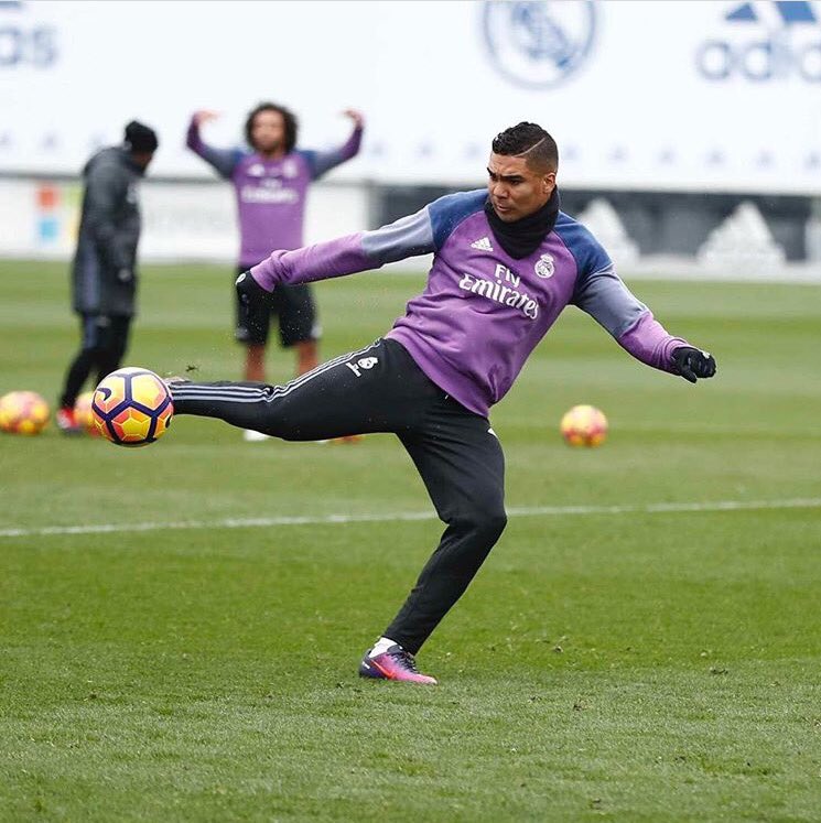Casemiro's tweet photo. 🔝👟💥⚽️#️⃣1️⃣4️⃣🔝 https://t.co/dNb4Yhzhgn