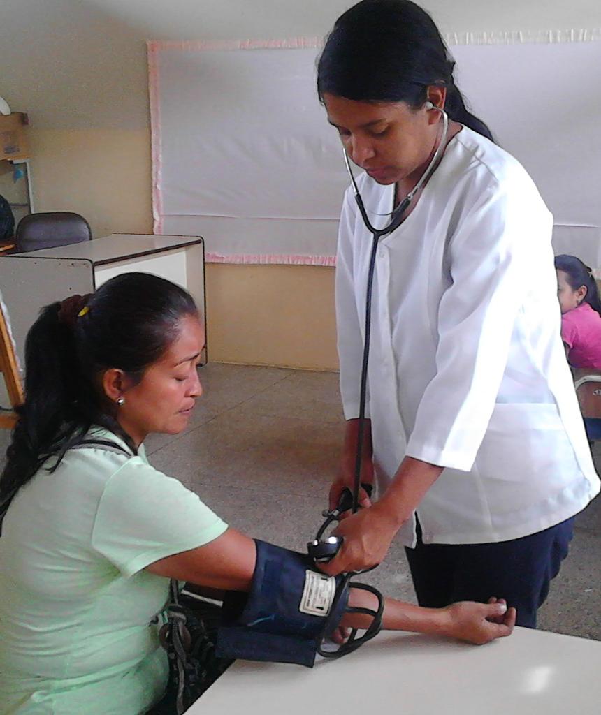 SSalud_Guarico's tweet photo. #Ahora | Jornada médico asistencial en comunidad la Ceiba Mcpio #RoscioNieves #SoloEnRevoluciónEsPosible https://t.co/U5uE0UflB0