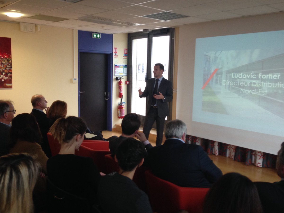 RodolfoTonti's tweet photo. Ludovic Fortier, demain chez Axa, cela passera aussi par le Digital. On compte sur vous, vous les jeunes👍#AxaNordest https://t.co/5S4bFjgIk0