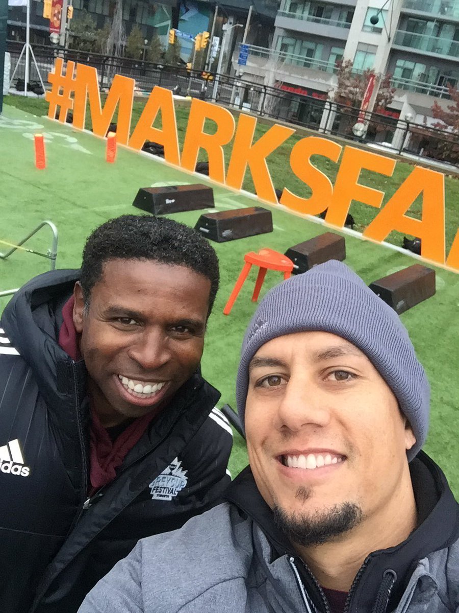 ChadOwens2's tweet photo. Here at the #marksfancam w my hero @pinball this morning!! #AlohaKakahiaka https://t.co/PVWvvPiBSK