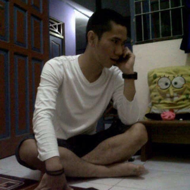 adiet_Gs's tweet photo. Come hangout with me > Malam sabtu bersama ddien on #BIGOLIVE. https://t.co/dDgWA02vSa https://t.co/eWVQWQbEtJ