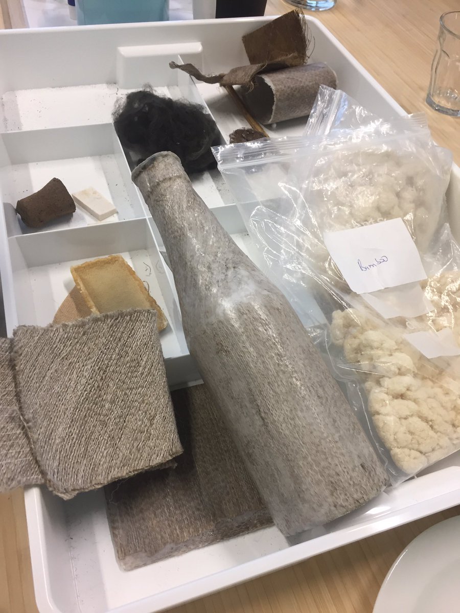 MarkHBeanland's tweet photo. Her er @tbrorsen med resten af holdet bag Pond. De viser  @uffeelbaek fremtidens bionedbrydelige resin. Iværksætteri når d er bedst #dkgreen https://t.co/vPiC7Lx9cP