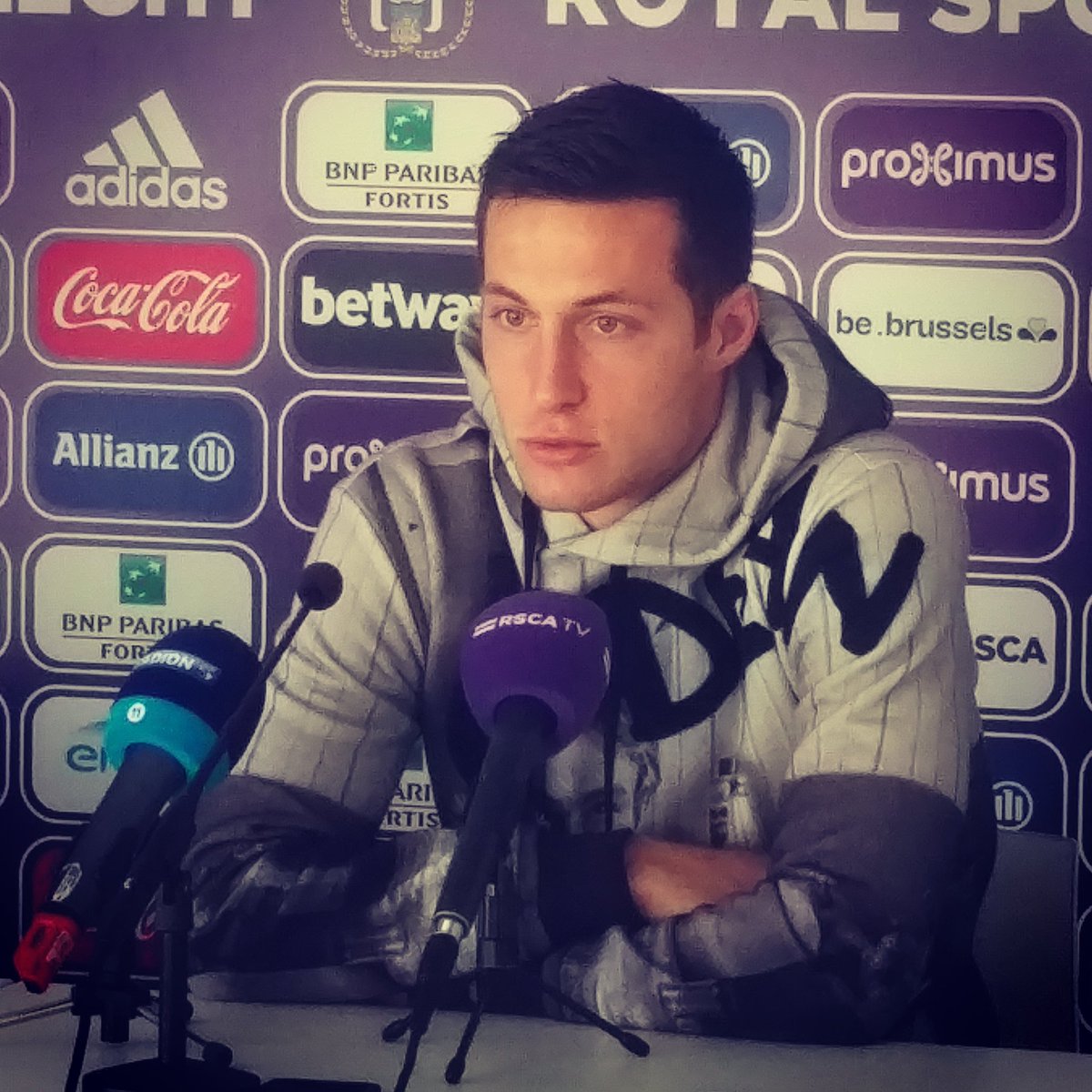 rscanderlecht's tweet photo. Press conference @Uros15Spajic after #QABAND & before #ANDREM (27/11 @ 20:00) #RSCA #COYM https://t.co/S8RBQpzGLt
