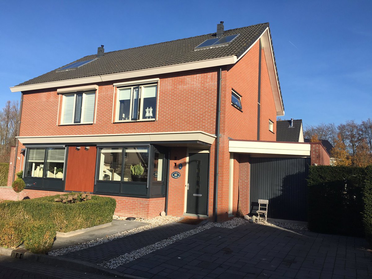 Nieuw in verkoop Koningsschut 18 Tollebeek. Kijk snel op hlvastgoed.com/169/Tollebeek-… en bel snel.