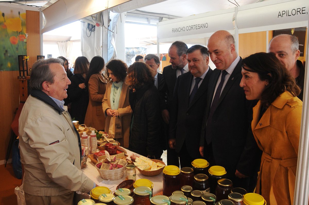 dipucordoba's tweet photo. #Expomiel16 inaugura su 21ª edición poniendo el acento en la diferenciación y el correcto etiquetado de los envases. https://t.co/5fbMlQqEw0 https://t.co/1WFyJZmedw