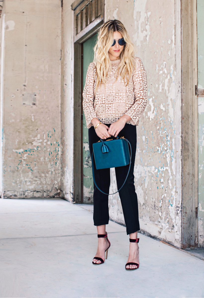 fermedinae's tweet photo. Classy in velvet heels and holiday green purse by @GVGranVia @MarkCrossPRgirl @Gianvito_Rossi #GranVia #GianviyoRossi #Markcross https://t.co/F2QsB57KL4