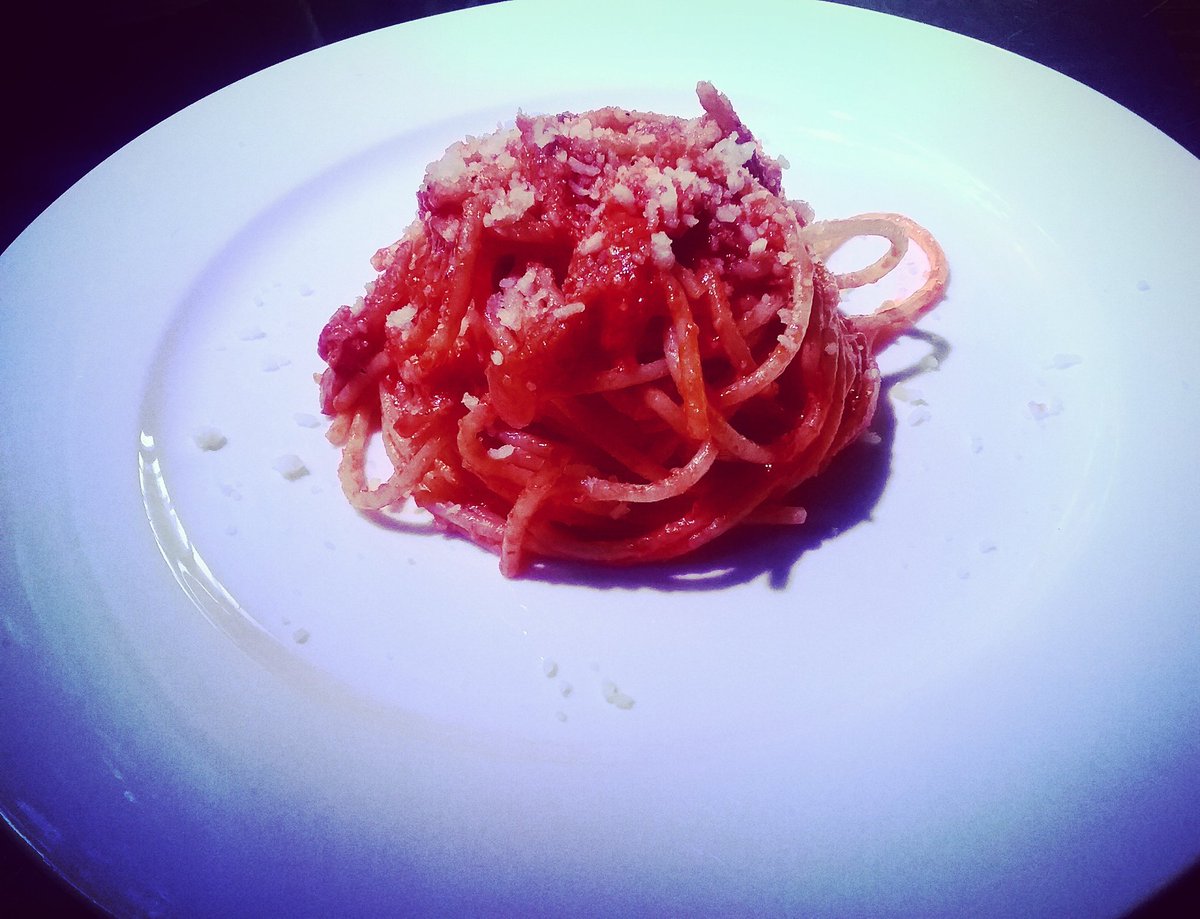 valeriaserrator's tweet photo. Ecco il risultato. #Amatriciana  con la #A maiuscola. Complimenti allo chef Caraffa di @mediterraneum1 @Comunica_Media @SPattuglia https://t.co/BDRToHtBq7