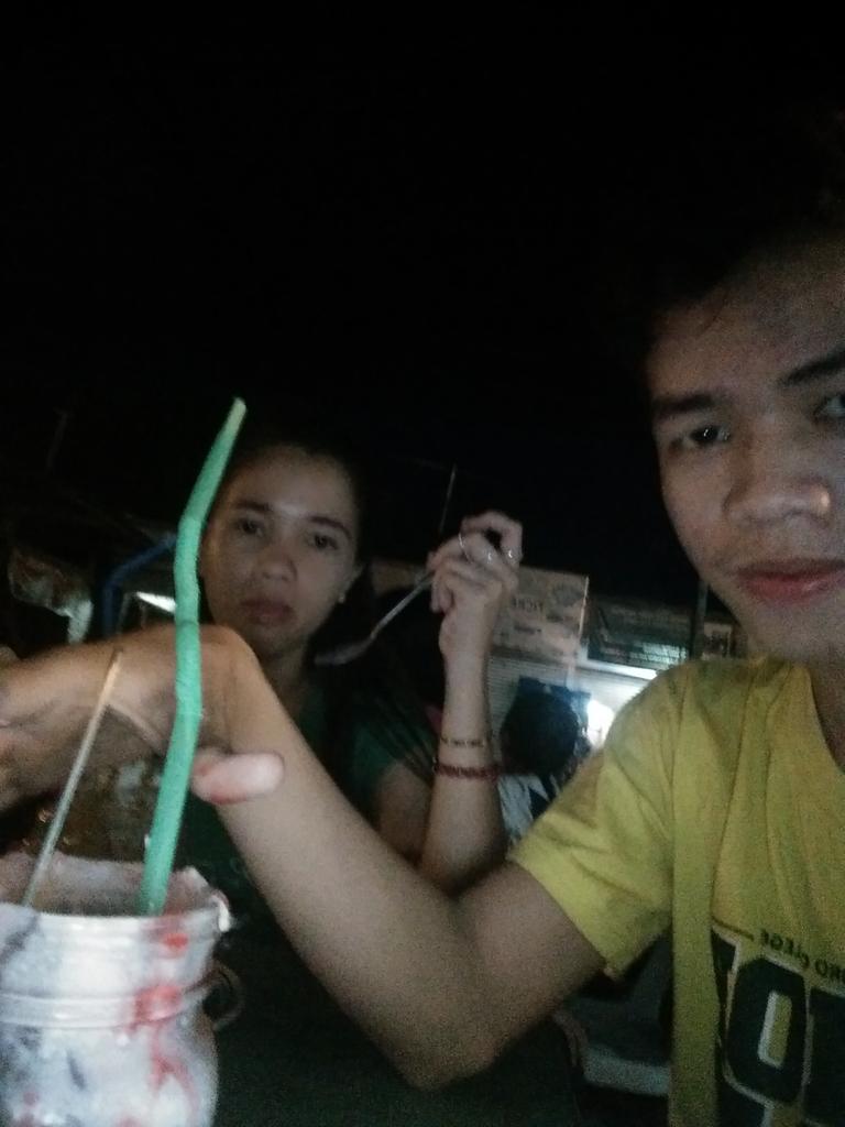 DanielP66682863's tweet photo. Having this freak shake for a moment 🍹🍹🍹
#sisterdate https://t.co/ePqF58pMq7