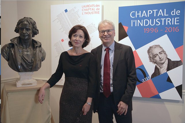 IndustrieFrance's tweet photo. Félicitations #CHAPTAL2016 Comité Arts Mécaniques Frédéric Sanchez #Fives @usinesdufutur &amp; Sylvie Grandjean Psdte du Comité @oliviermousson https://t.co/Un81d6mKKH