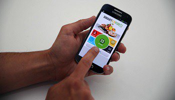 AMallsRetail's tweet photo. Estudios: 54% de los chilenos compra desde su smartphone o tablet al menos una vez al mes https://t.co/Rw5s6ITSRB https://t.co/r2k9wp6NeG