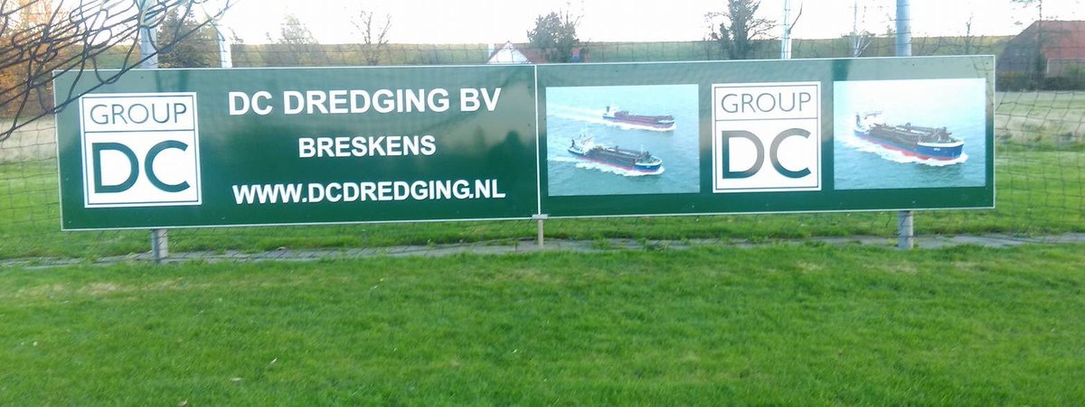 MarkBoeckhout's tweet photo. Super trots op ons bord bij @vv_Hoofdplaat Wat is ie mooi geworden! ❤️ #dcdredging #zeeuwschdesign https://t.co/TrBHEN1HzK