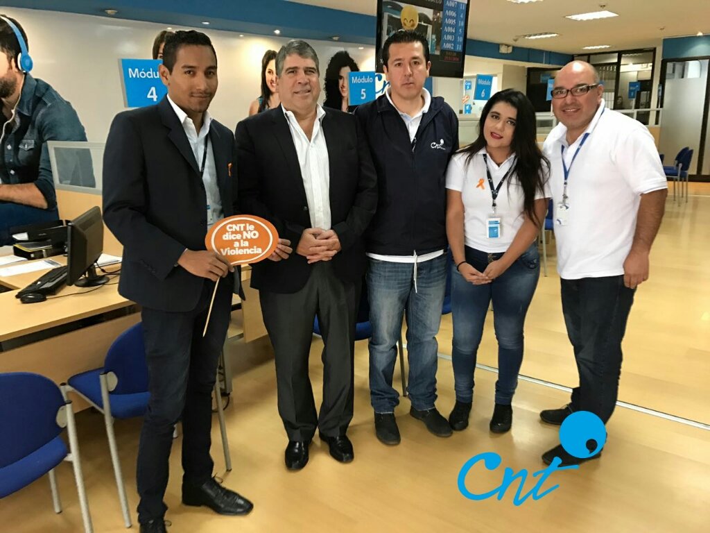 CNTinforma's tweet photo. Enrique Arosemena, Gerente General CNT, visita Centro Integrado de Servicios  y se une a la lucha contra la violencia de género. #NiUnaMas https://t.co/GZnKYimIup