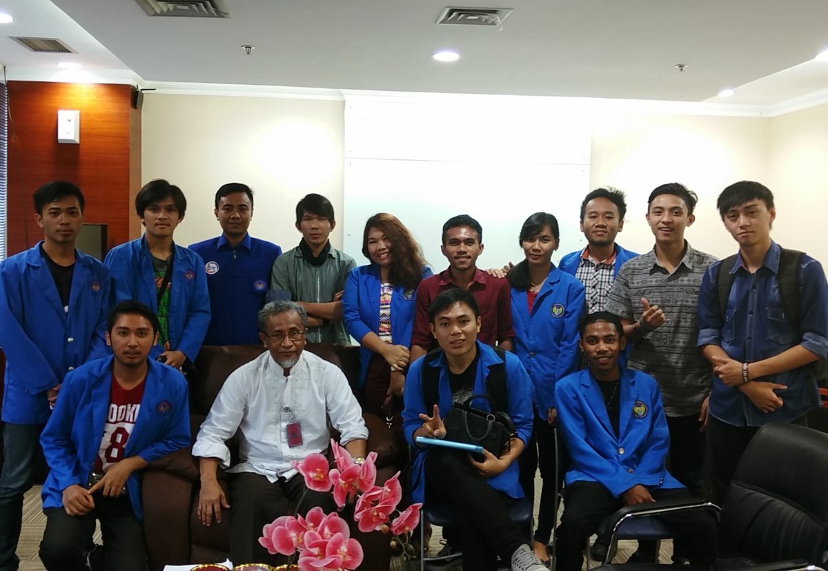 Jakarta, 25 November 2016. Mahasiswa Geothermal dan Farmasi UNIMA bersama Dr. Yusrial Bachtiar, Ak., M.M. (Sekretaris Itjen Dikti)