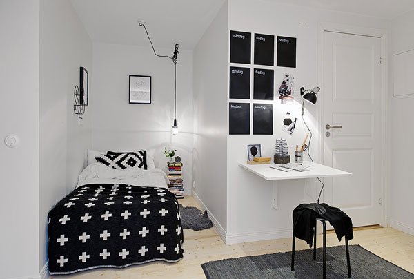Want to make your bedrooms look bigger? Mirrors placed around the room make it look larger! ow.ly/bYRT306wg3v