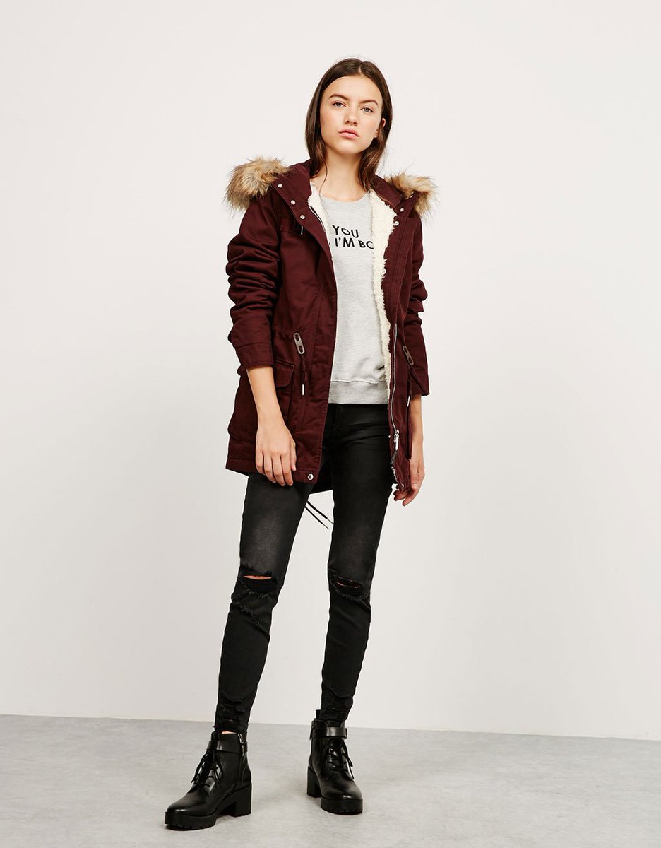 Athinaaa_M's tweet photo. @Bershka θα ήθελα να ρωτήσω μέχρι που φτάνει η γούνα του μπουφάν https://t.co/74TAconB54