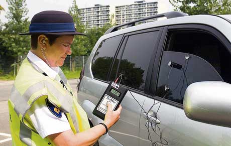 Waarom de <a href="/Politie/">Politie Nederland</a> @PolNoordwijk tegen te donkere autoruiten is. 
climaxdesign.nl/autoruiten-tin…
 #Climaxdesign @noordwijkerhout