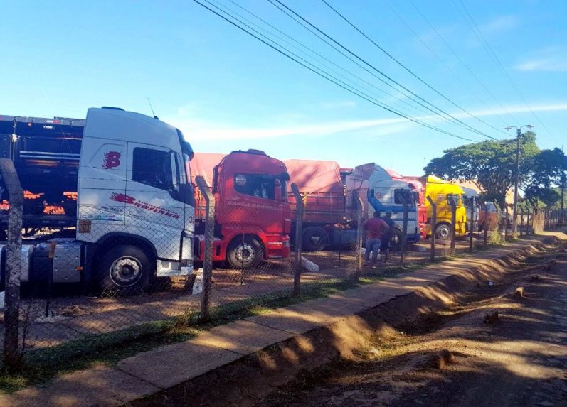 “Huelga” de la Receita complicará la logística de la cosecha sojera 2016/17 elagro.com.py/empresas/huelg…