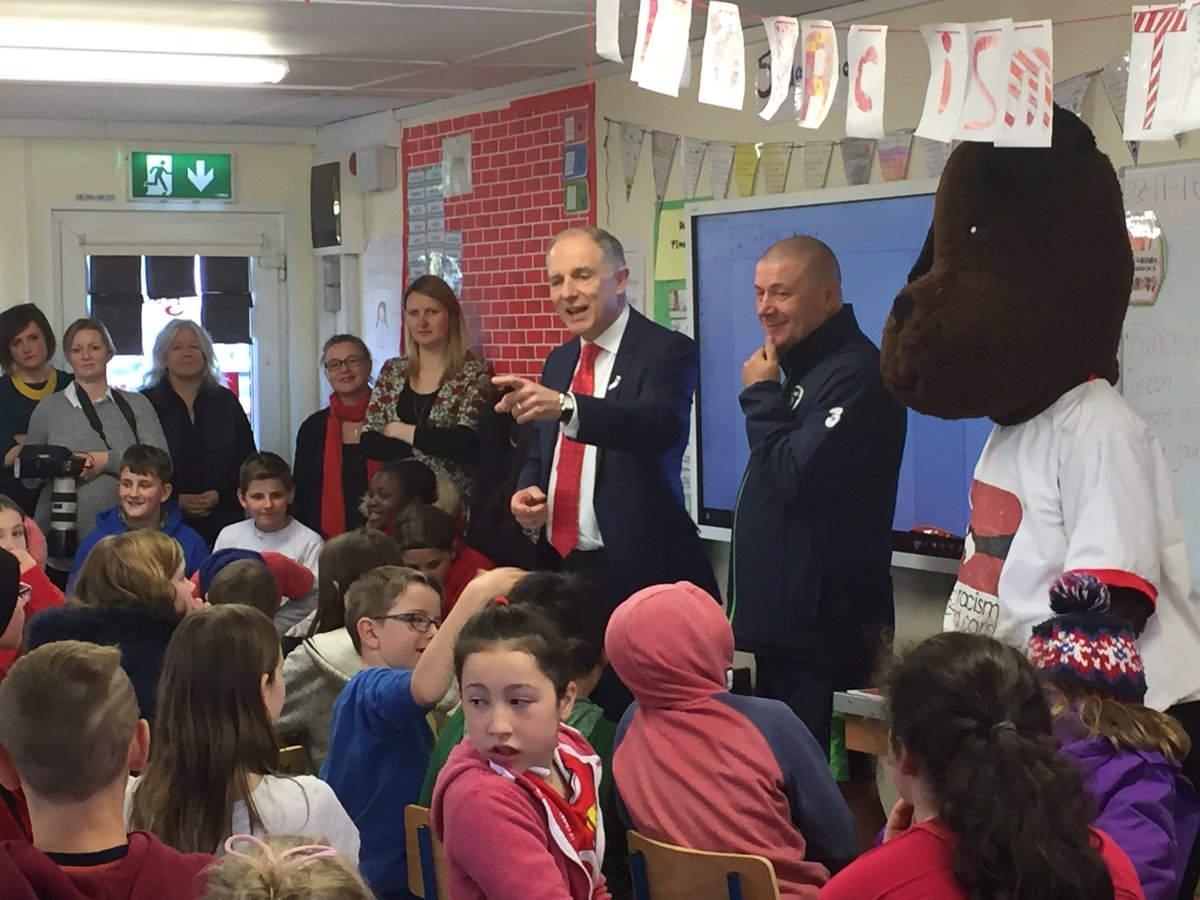 DeptJusticeIRL's tweet photo. Minister @davidstantontd and students of Midleton Educate Together School supporting #SRTRCWearRedDay #WRD16 https://t.co/543yprmupU