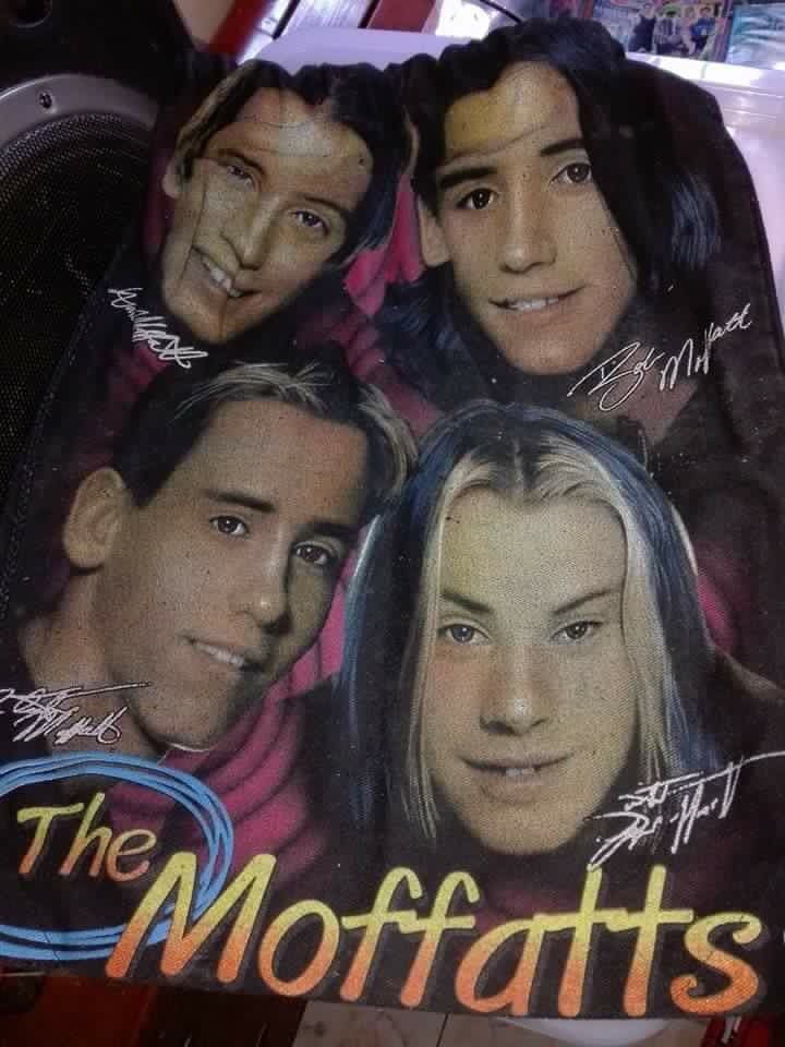 Mysamsky's tweet photo. My Moffatts bag #TheMoffattsInManilaFeb2017 #collectorsitem @scottiammusic #EndlessSummer https://t.co/o3aCKC6L99
