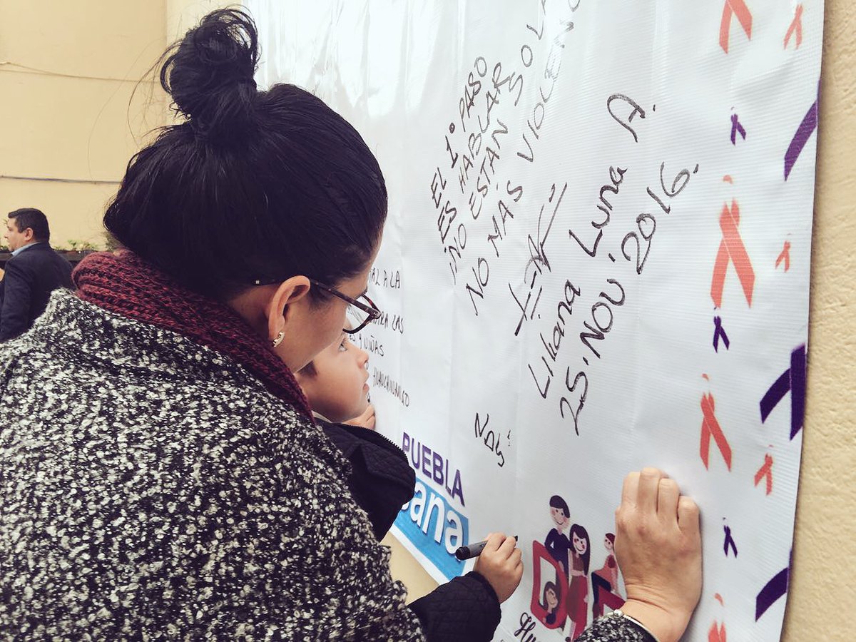 MinutoAMinutoC's tweet photo. Participa Jurisdicción Sanitaria, @DIFHuauchi y @HuauchiGob en Mural en contra de la Violencia hacia las Mujeres https://t.co/G9GwQ4DMtg