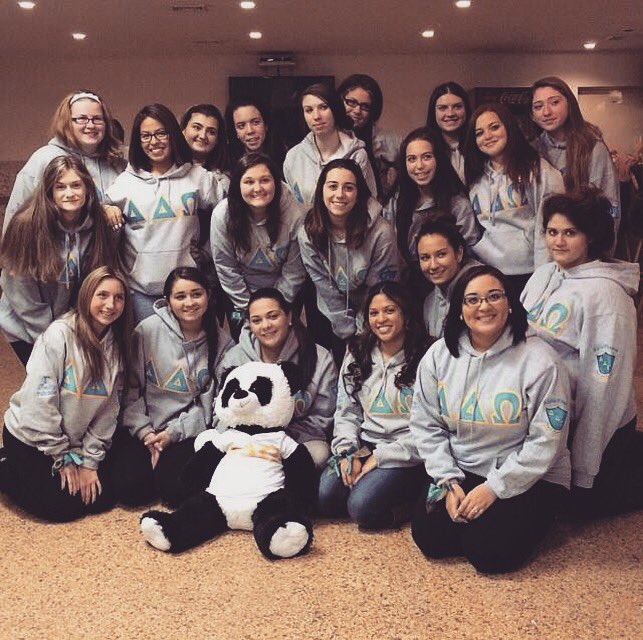 jennasannino's tweet photo. Damn 3 years already we old #gammaout #pledgesisters https://t.co/39iNErNZrN