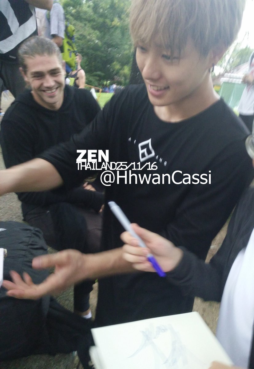 HhwanCassi's tweet photo. 9. #zen #shimada #zenshimada #LDHathlete #島田善 จำได้ว่าตอนนี้จะยื้นให้เซ็นแล้วชนกัน เซนเลยหัวเราะ5555 https://t.co/jw6Qb3zMhm