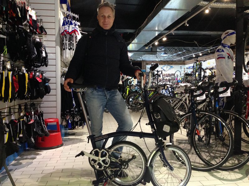 Staurt just got himself this great little <a href="/BromptonBicycle/">Brompton Bicycle</a> H3L with a very smart looking #Carradice Stockport City Bag <a href="/foldingbikefan/">Folding Bike Fan</a>