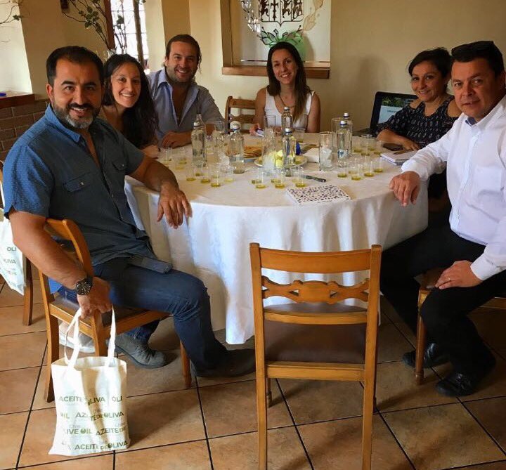 En Restaurant Guria en cata de aceites de olivas chilenos <a href="/ChileOliva/">Chile Oliva</a> <a href="/varietal/">Varietal</a> <a href="/mikelzulueta/">mikel zulueta</a> <a href="/Grodriguezchef/">Guillermo Rodriguez</a> <a href="/tourismopinions/">Franklin Carpenter</a> <a href="/quersencheff/">Quersen vasquez</a>