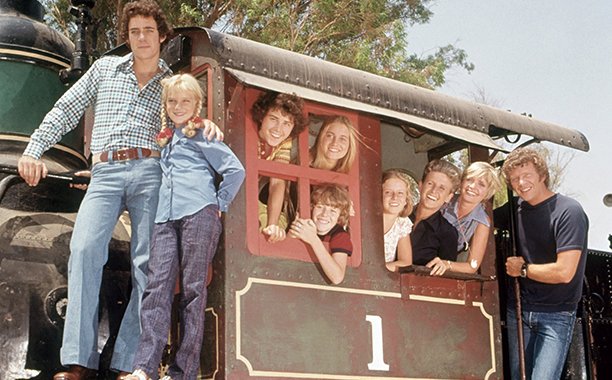 EW's tweet photo. #BradyBunch stars pay tribute to Florence Henderson: https://t.co/JLWBe8GtjF https://t.co/QJiegjOBZJ
