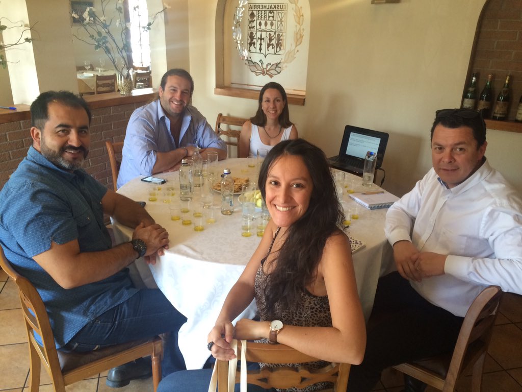 Una gran Cata de <a href="/ChileOliva/">Chile Oliva</a> junto a grandes chefs Patricio Quense, <a href="/mikelzulueta/">mikel zulueta</a> y Eugenio Melo <a href="/LesToquesBlanch/">Les Toques Blanches</a>