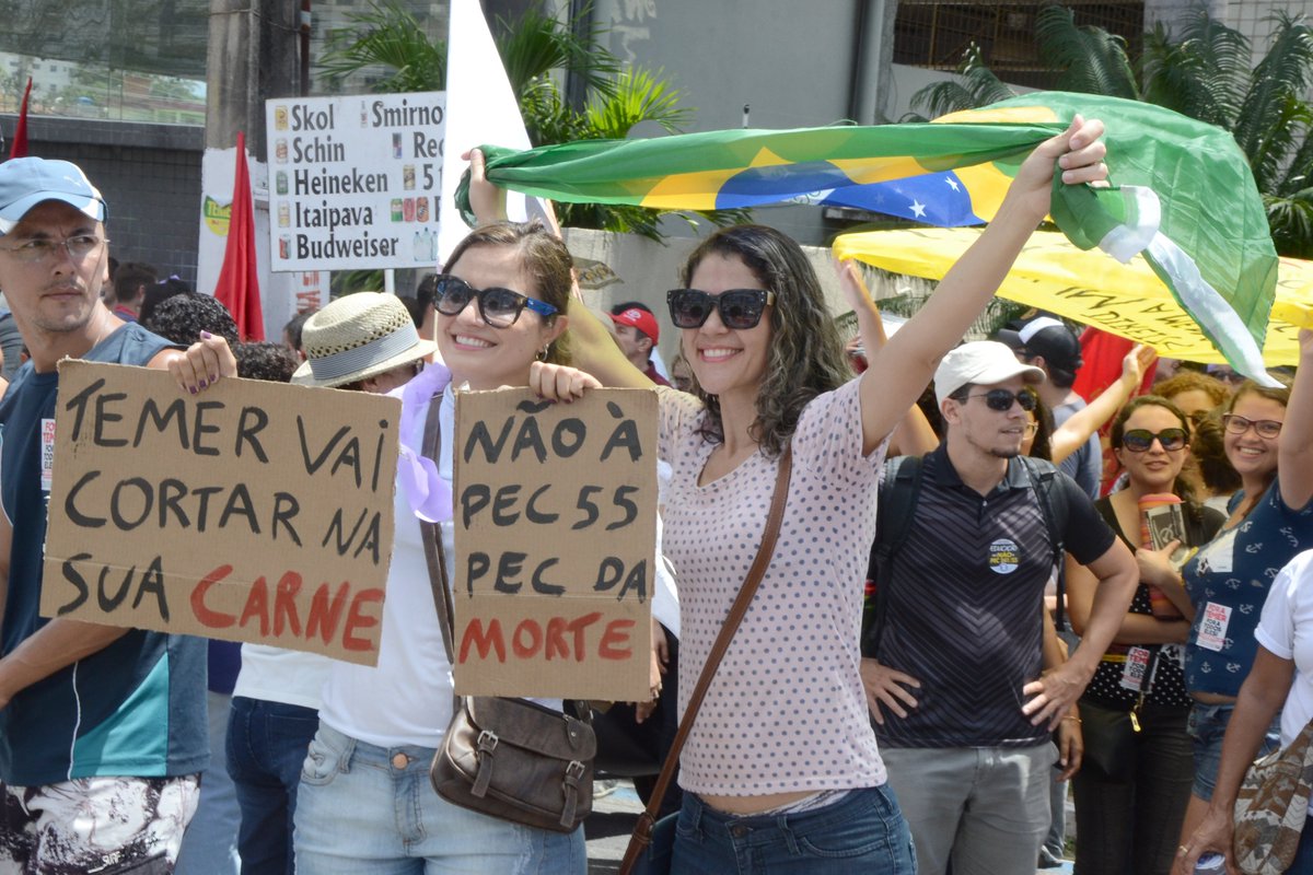 FrankieMarcone's tweet photo. Protesto contra a PEC 55 em Natal. Foto: Frankie Marcone https://t.co/J09jnGMj83