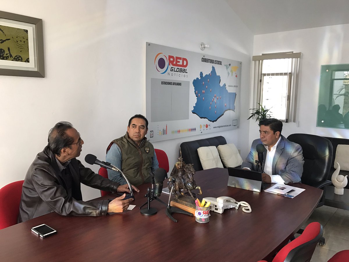 MAPEMO's tweet photo. Anunciando :creación del festival estatal de la trova con sede en hierve el agua con FELICIANO Marín @SedeturQR @CuartaPlana @portalpagina3 https://t.co/DVUnVran2H