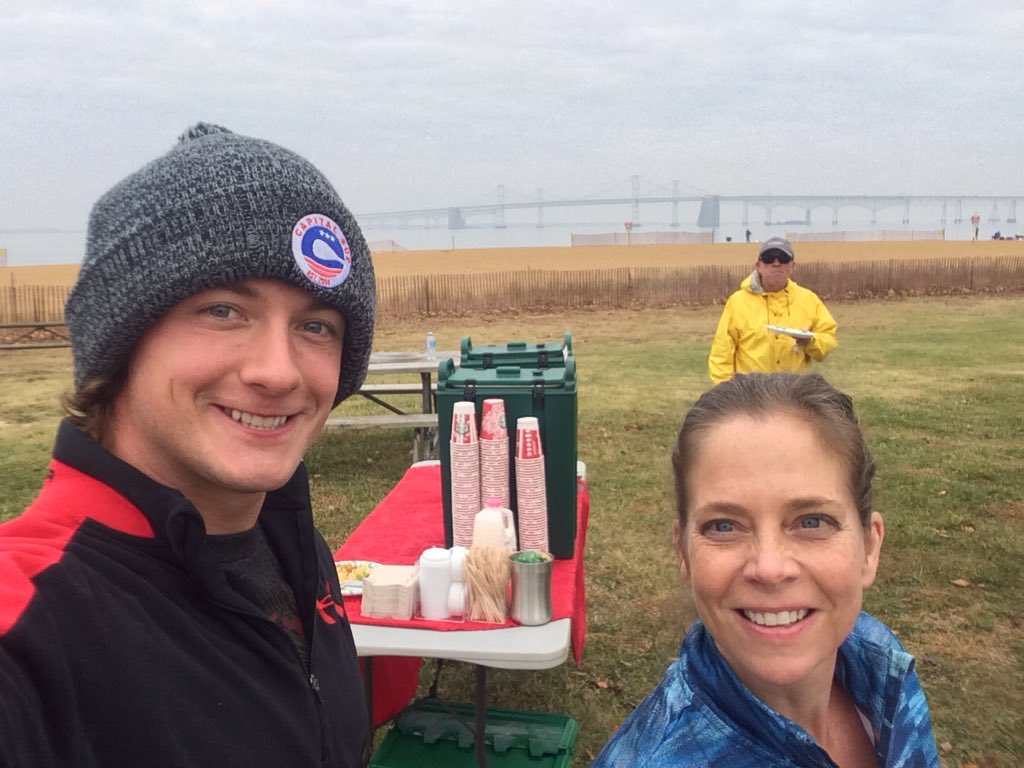 MaryZarcone's tweet photo. Blue Friday: Sandy Point Park clean up and SUP w/ Capital SUP https://t.co/YWmzuxFAE5