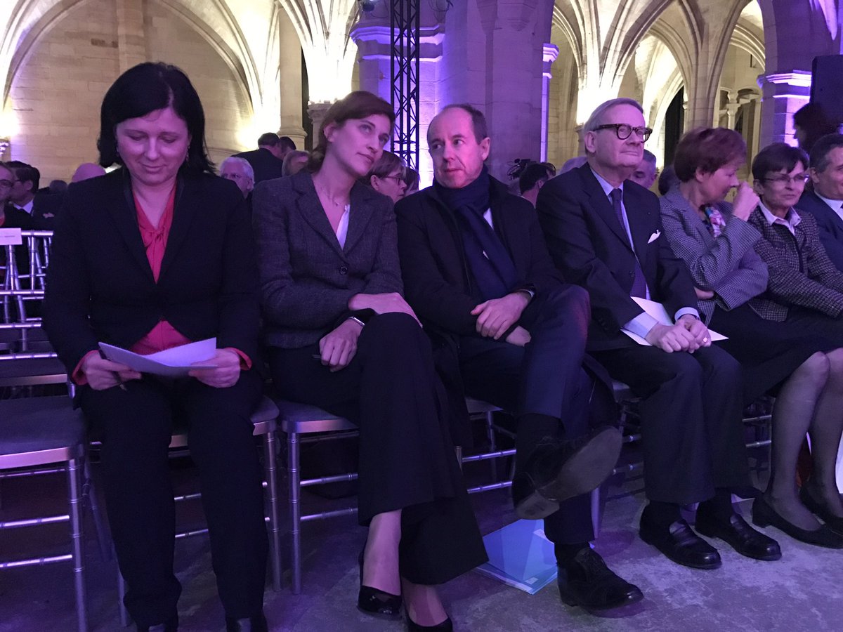 juliettemeadel's tweet photo. Avec le Ministre de la #Justice @JJUrvoas, nous participons à la #rentréesolennelle des #avocats du Barreau de Paris https://t.co/ea1PNb61f4