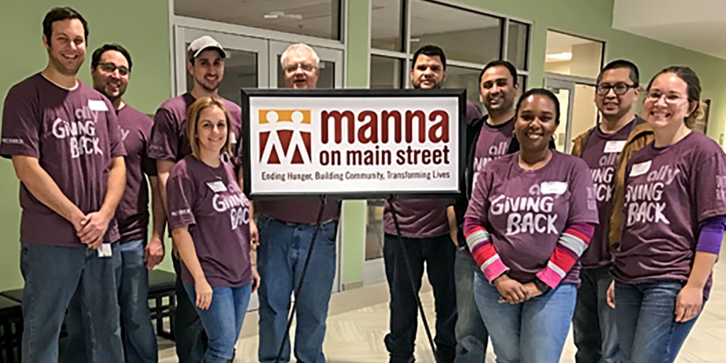 allyfinancial's tweet photo. .@AllyFinancial volunteers #DoGivingRight by stocking shelves and helping clients shop at @MannaonMain. #AllyGivingBack https://t.co/8lf1JkOyMk