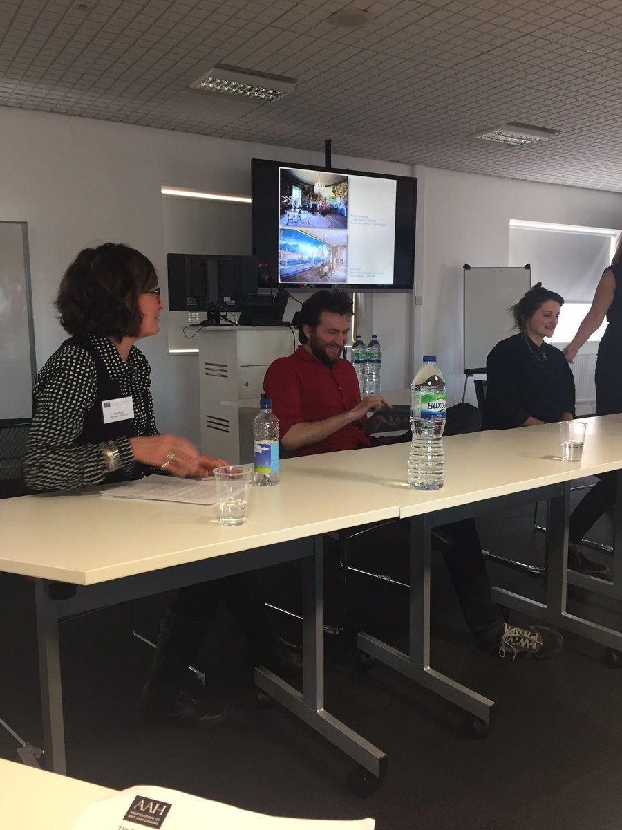 realkweeks's tweet photo. Question time: Mural Culture research in Art History #NewVoices @AAHStudents #ArtOutsidetheGallery https://t.co/8mUsRMz8ck