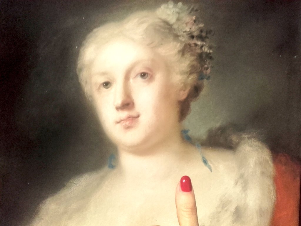 MuseiRealiTo's tweet photo. #signitred indossare un segno per lasciare il segno: anche i Musei Reali di Torino per dire #noallaviolenzasulledonne #fragolecelesti https://t.co/3Rlf1xgX3b