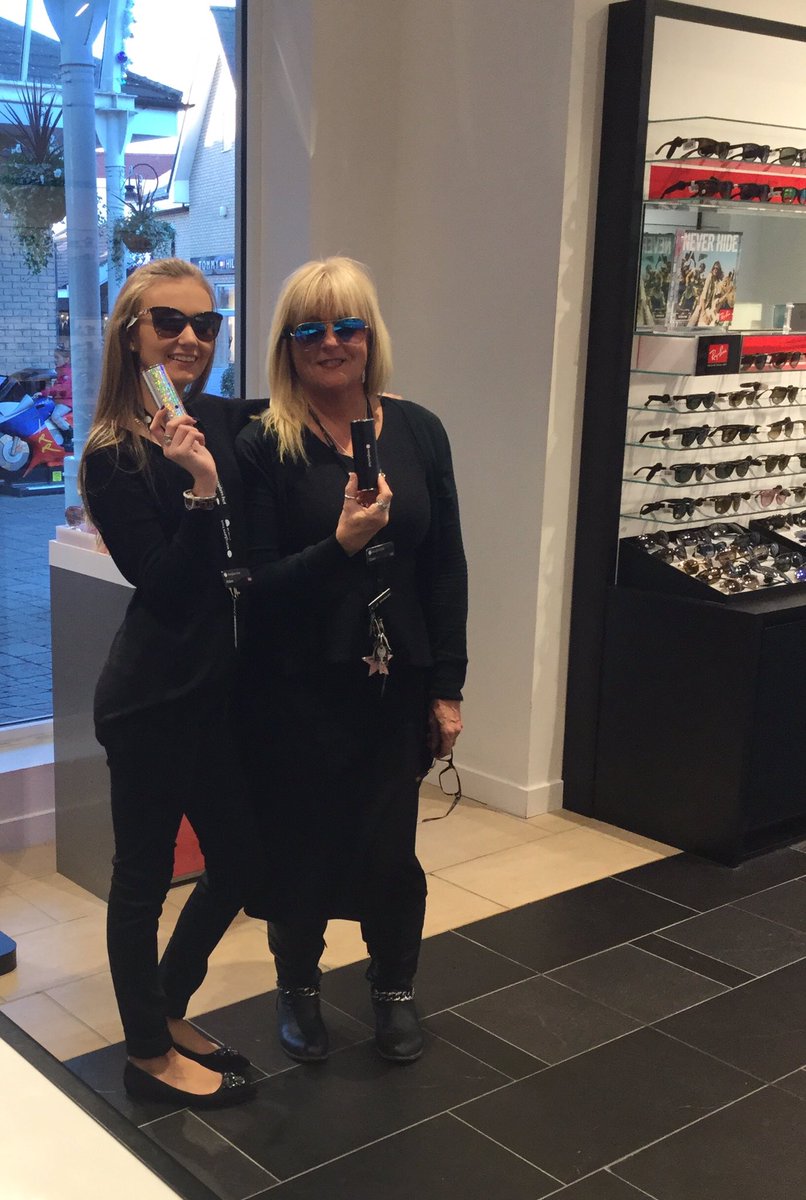SGHBraintree's tweet photo. A happy Black Friday with the Braintree team today! Come see us today for great offers and bad jokes! #blackfriday #sunglasshut #funfridayz https://t.co/5TuNNxnHB6
