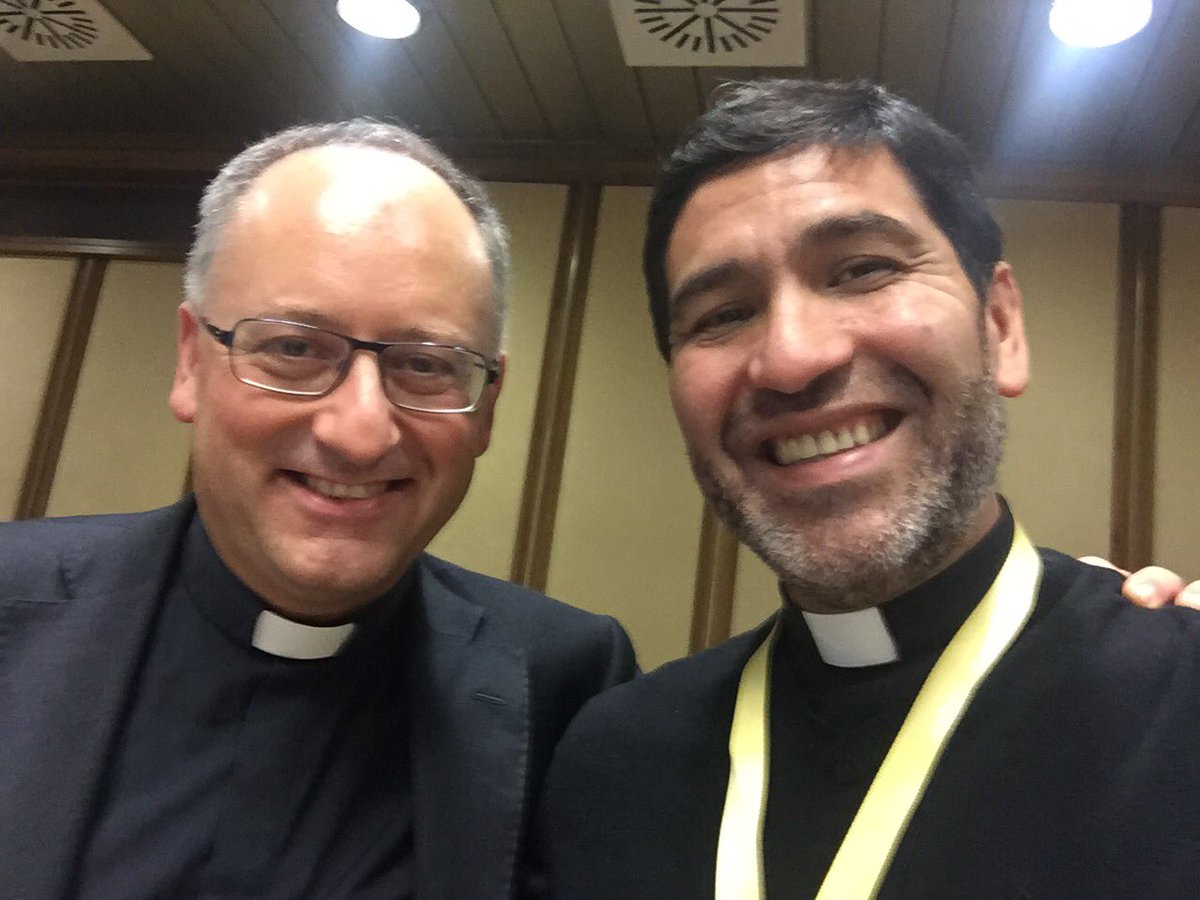 PadreHumbertoFN's tweet photo. @antoniospadaro un gusto saludarlo. Un abrazo y rece por los #Piamartinos https://t.co/V3mfmuBkMw