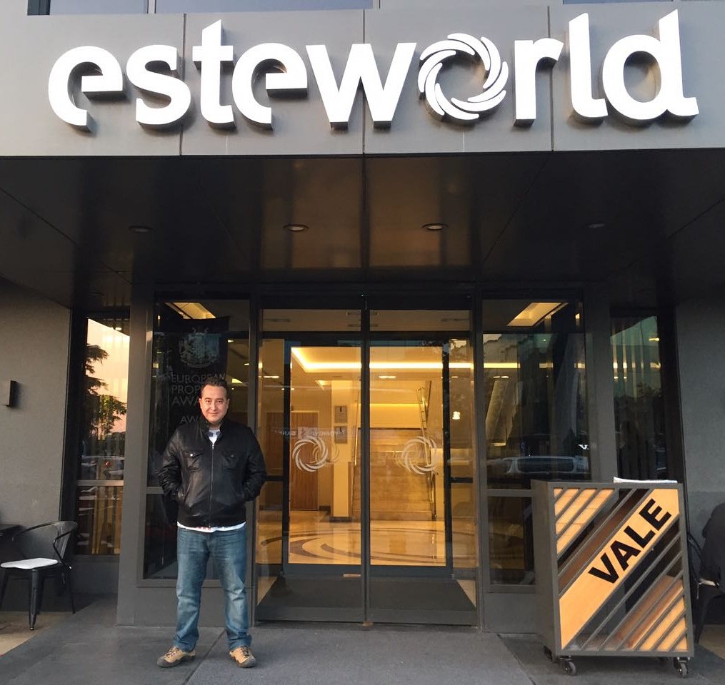 Ünlü oyuncu Vural Çelik cilt uygulamaları için Esteworld'de✌