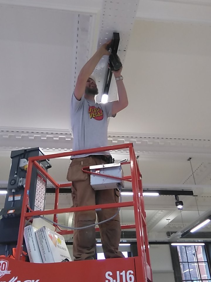 please_touch_'s tweet photo. Setting up our lighting!!! #Hallamcatalyst 
Join us for drinks at 6pm this evening https://t.co/0rdspM0mLZ