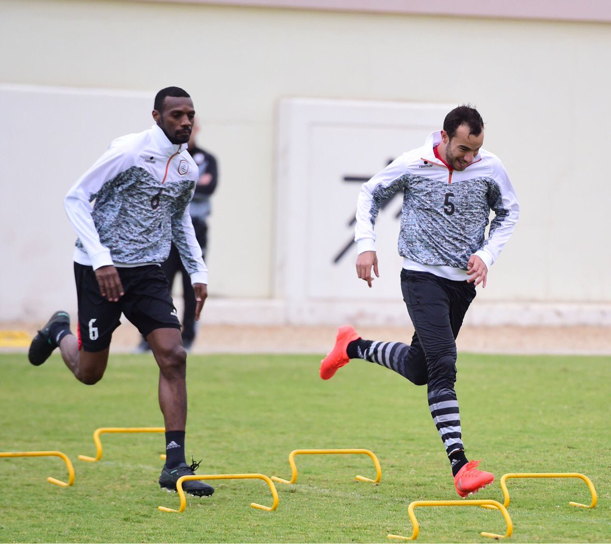 AlShababSaudiFC's tweet photo. صور .. الفريق الأول ينهي تحضيراته لمواجهة الرائد غدا�� https://t.co/4fY2Ie2YSo